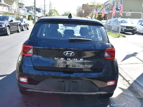 Used 2022 Hyundai Venue SE image 7