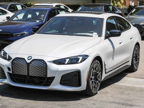 New 2026 BMW i4 eDrive40 w/ M Sport Package RWD image 3