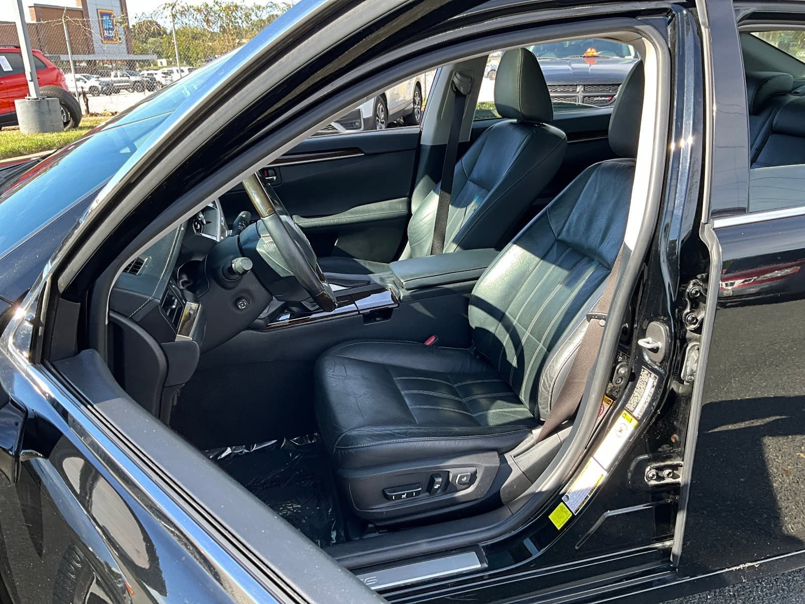Used 2016 Lexus ES 350 w/ Luxury Package w/Wood Trim FWD image 17