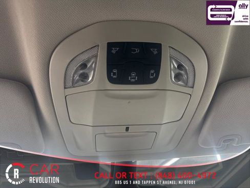 Used 2021 Chrysler Pacifica Touring-L image 28