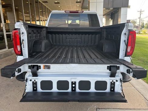 Certified 2026 GMC Sierra 1500 SLT AWD/4WD image 12