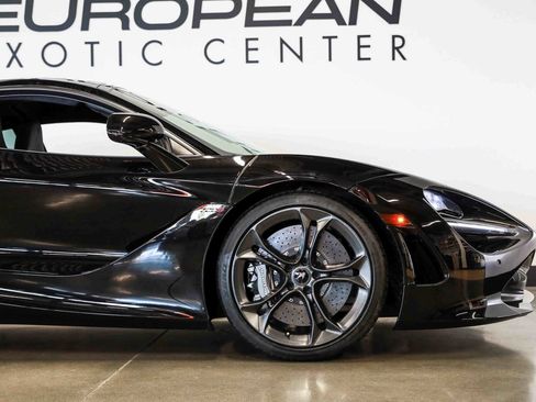 Used 2019 McLaren 720S RWD image 18