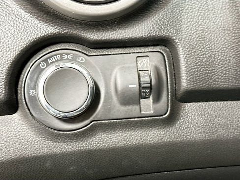 Used 2016 Chevrolet Trax LT w/ LT Convenience Package image 10