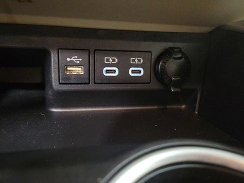 Used 2023 Toyota Highlander XLE AWD/4WD image 21