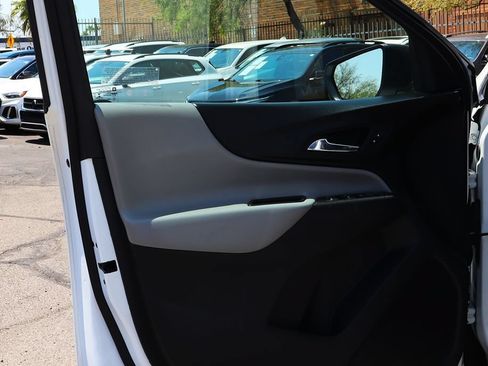 Used 2020 Chevrolet Equinox LS FWD image 36