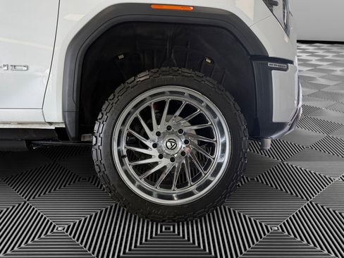 Used 2025 GMC Sierra 2500 AT4 image 10