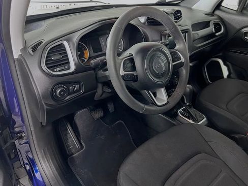 Used 2018 Jeep Renegade Latitude w/ Popular Equipment Group image 10