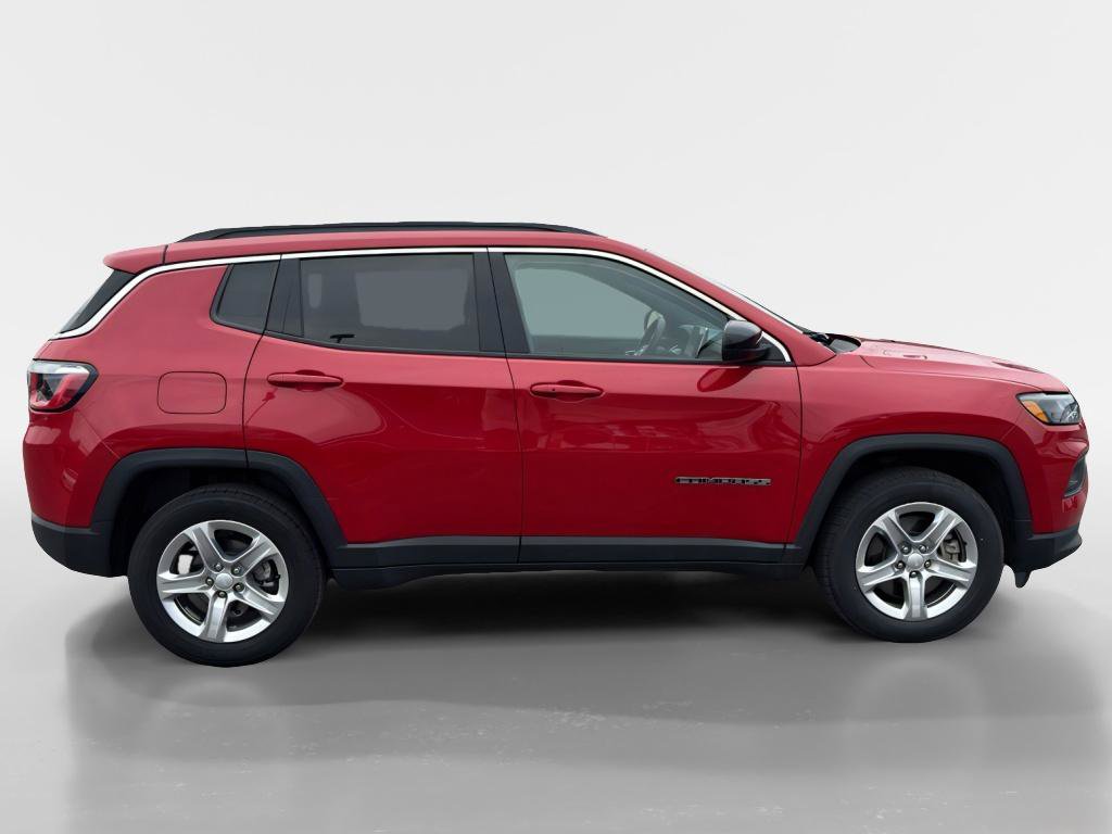 Used 2024 Jeep Compass Latitude AWD/4WD image 6