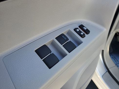 Used 2013 Toyota Highlander SE image 26