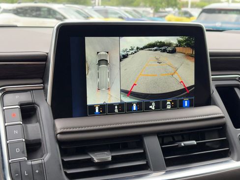 Used 2023 Chevrolet Suburban Z71 w/ Luxury Package image 17