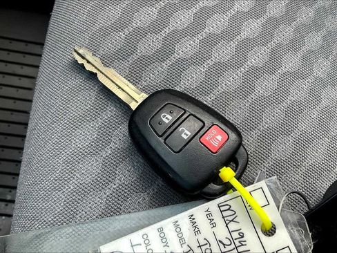 Used 2021 Toyota Tacoma SR w/ SR Convenience Package image 12