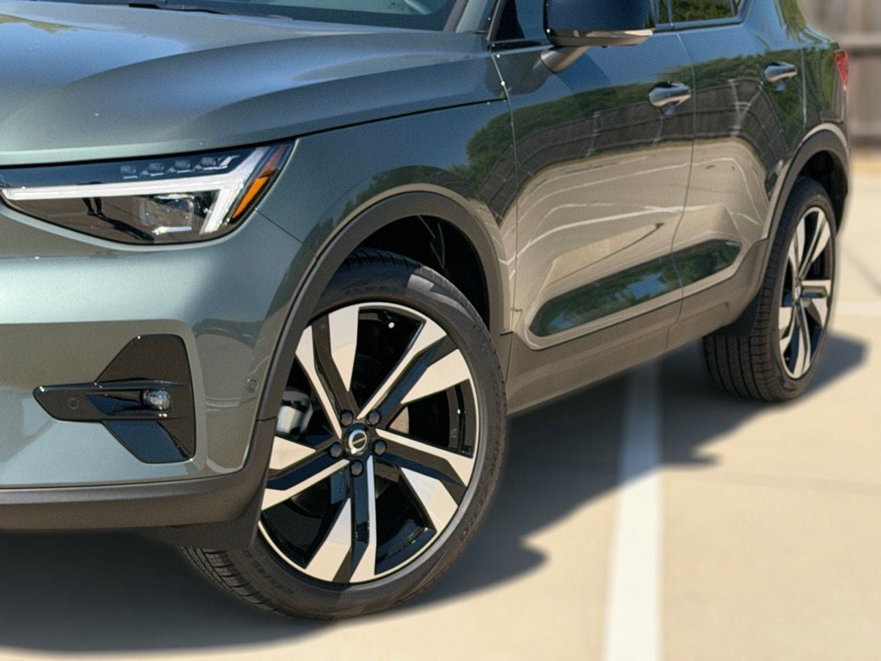 New 2026 Volvo XC40 B5 Ultra w/ Protection Package Premier AWD/4WD image 7