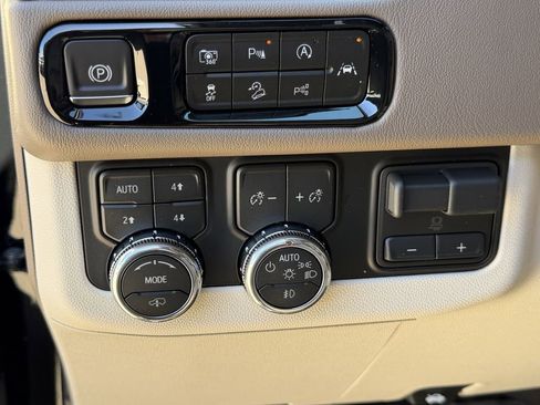 New 2026 GMC Yukon XL Denali w/ Denali Reserve Package image 14