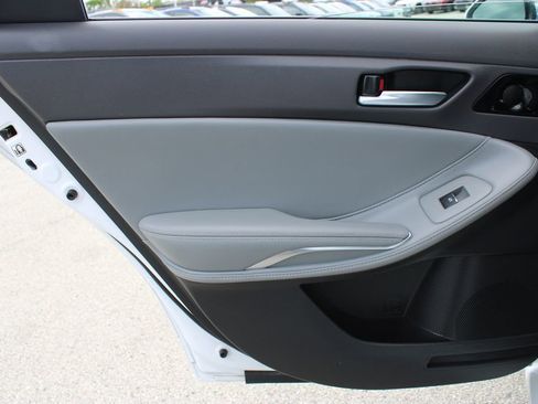 Used 2020 Toyota Avalon XLE w/ Moonroof Package FWD image 23