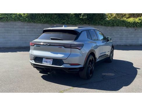 Certified 2024 Chevrolet Equinox EV RS FWD image 11