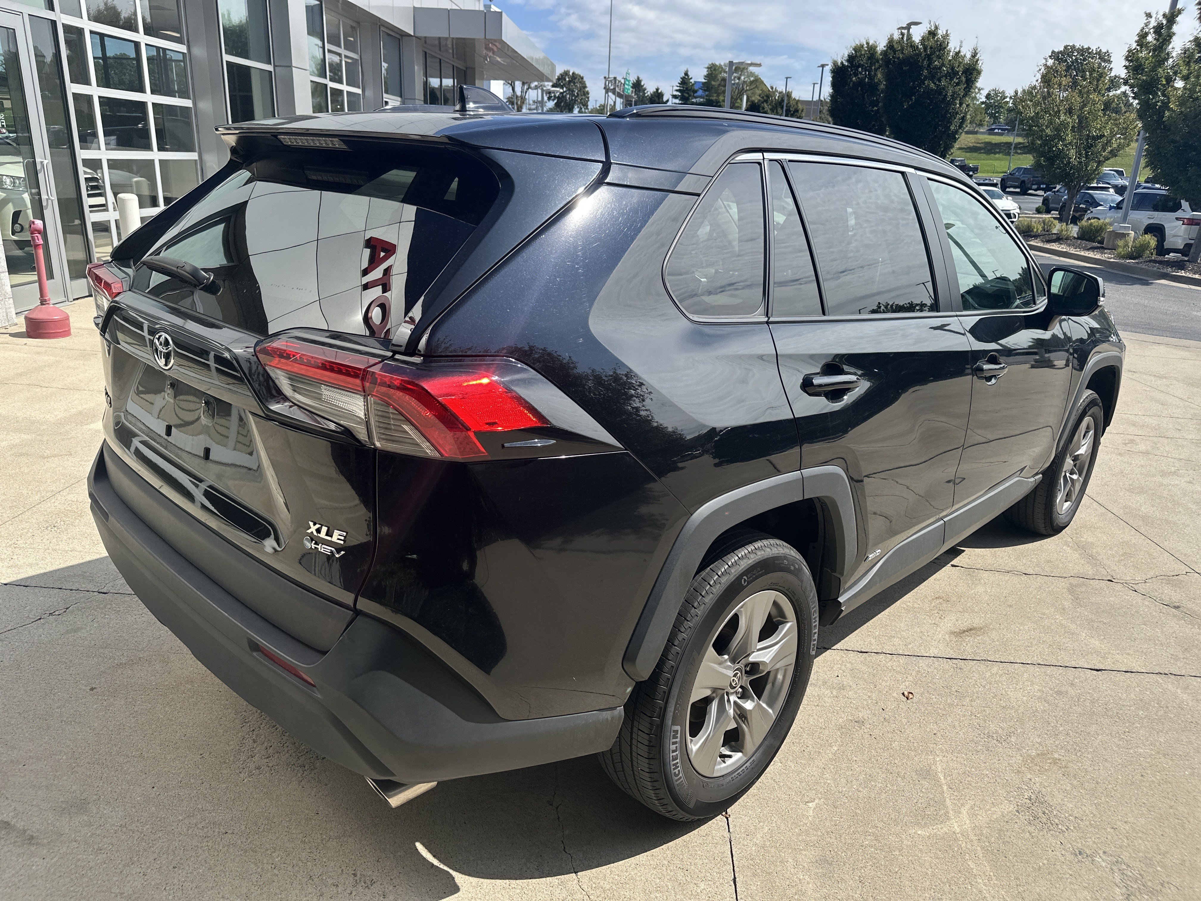Used 2025 Toyota RAV4 XLE AWD/4WD image 6