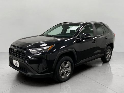 Used 2025 Toyota RAV4 XLE AWD/4WD image 9