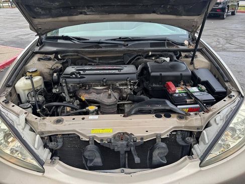Used 2005 Toyota Camry LE FWD image 19