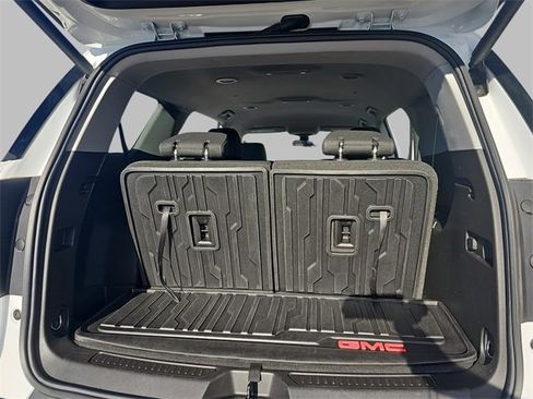 Certified 2023 GMC Acadia SLE w/ Driver Convenience Package image 13
