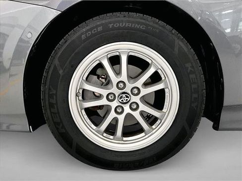 Used 2021 Toyota Prius LE FWD image 10