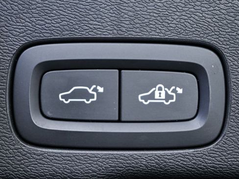 Certified 2023 Volvo XC60 B5 Plus w/ Protection Package Premier image 31