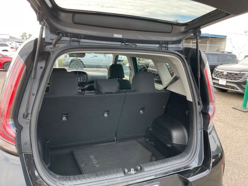 Used 2025 Kia Soul LX w/ LX Technology Package image 29