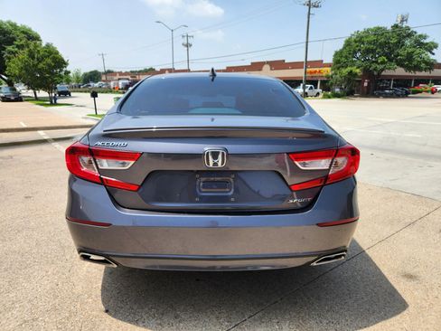 Used 2018 Honda Accord Sport image 4