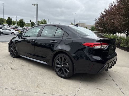 Certified 2025 Toyota Corolla SE FWD image 9