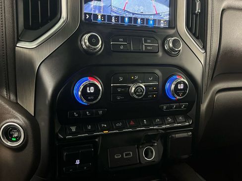 Used 2023 GMC Sierra 2500 Denali w/ Denali Ultimate Package image 18