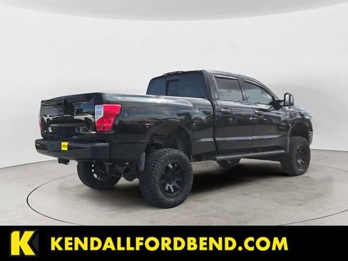 Used 2018 Nissan Titan SV w/ SV Convenience Package image 5