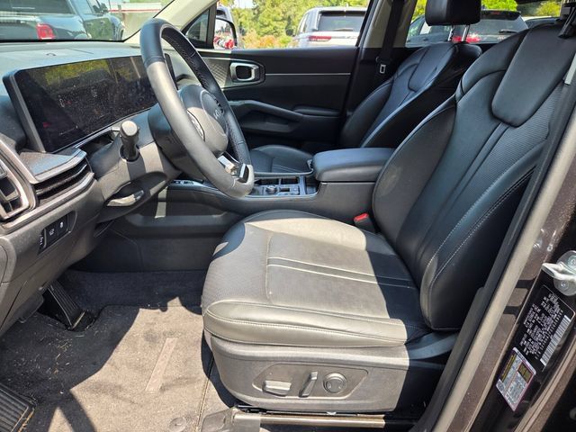 Used 2025 Kia Sorento EX w/ Panoramic Sunroof Package FWD image 16