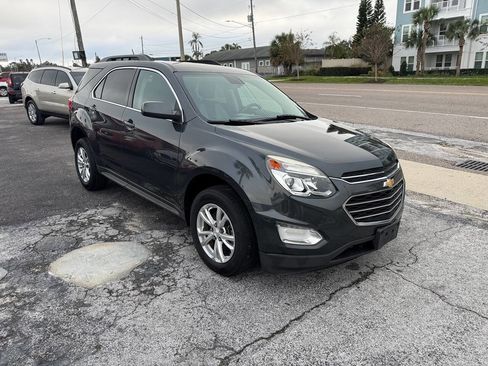 Used 2017 Chevrolet Equinox LT image 2