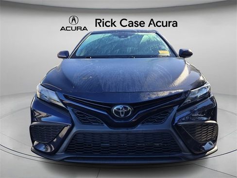 Used 2021 Toyota Camry SE image 3