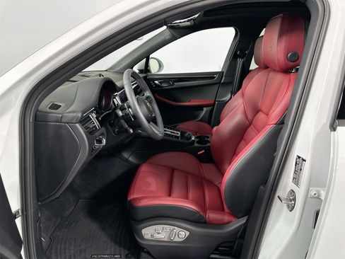 New 2025 Porsche Macan Turbo image 5