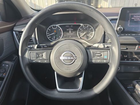 Used 2023 Nissan Rogue SV image 14