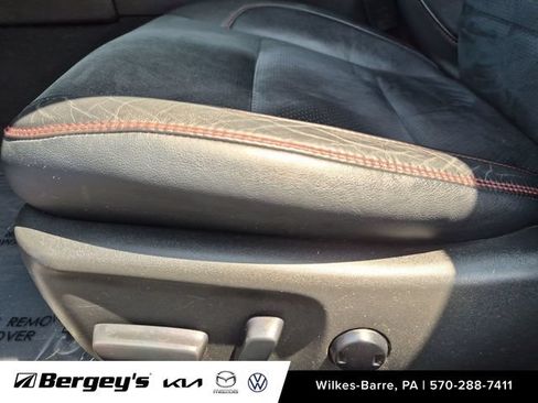 Used 2016 Toyota Camry XSE w/ Moonroof Package FWD image 13