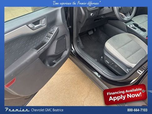 Used 2020 Ford Escape SE image 12