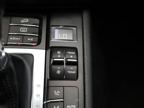 Used 2018 Porsche Macan AWD/4WD image 28