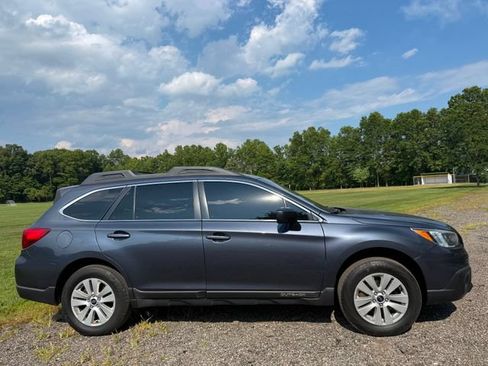 Used 2017 Subaru Outback 2.5i AWD/4WD image 5