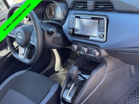 Used 2025 Nissan Versa SV image 9