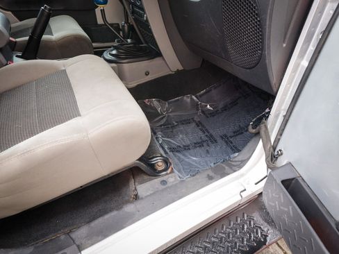 Used 2010 Jeep Wrangler Sahara image 21