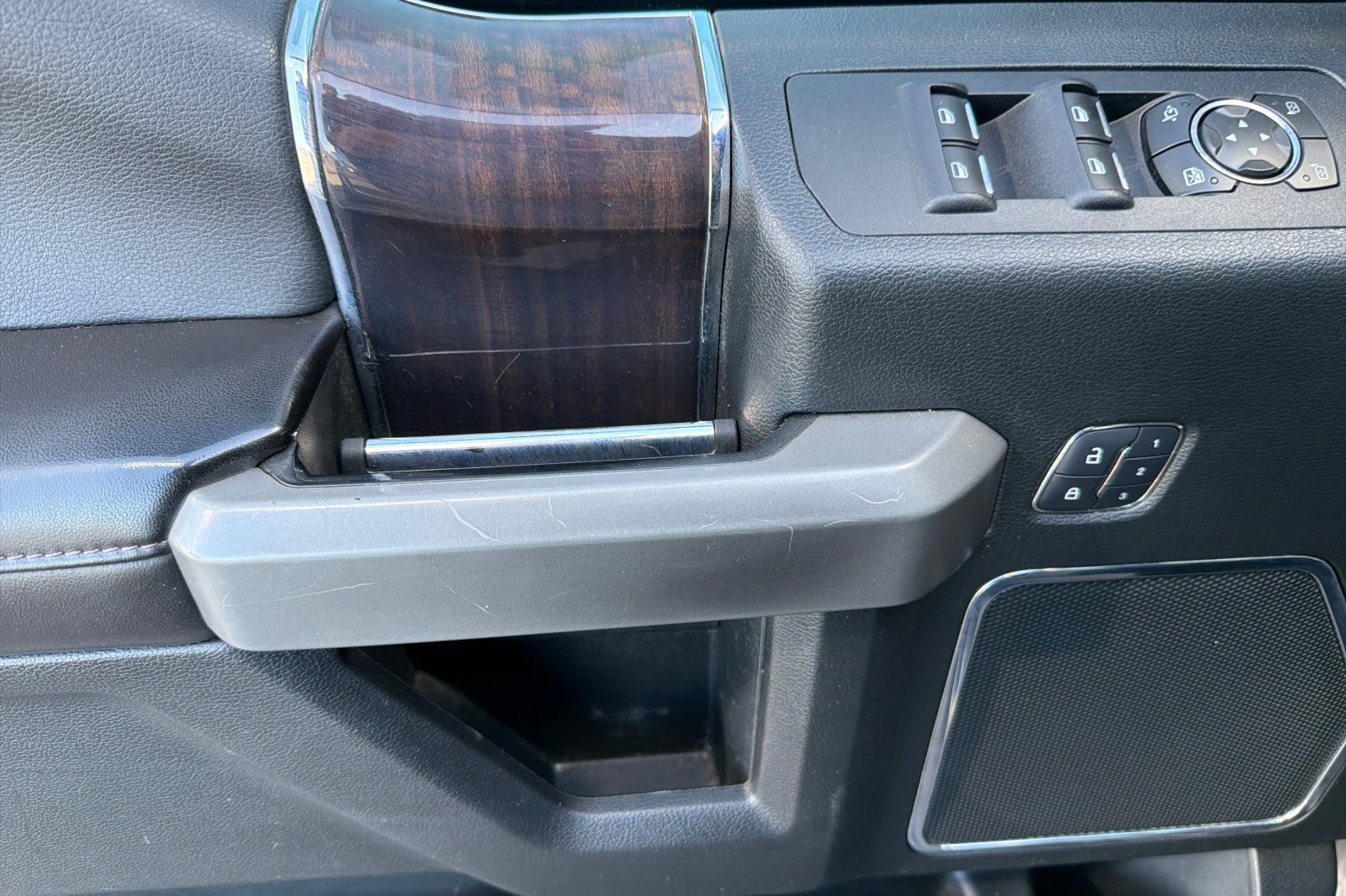Used 2015 Ford F150 Platinum w/ Technology Package AWD/4WD image 10