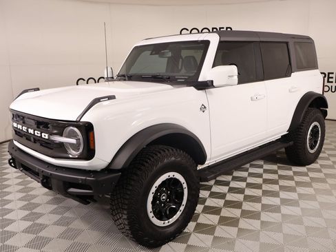 Used 2024 Ford Bronco Outer Banks w/ Sasquatch Package AWD/4WD image 11
