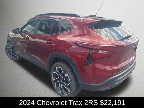 Used 2024 Chevrolet Trax RS w/ Sunroof Package FWD image 4