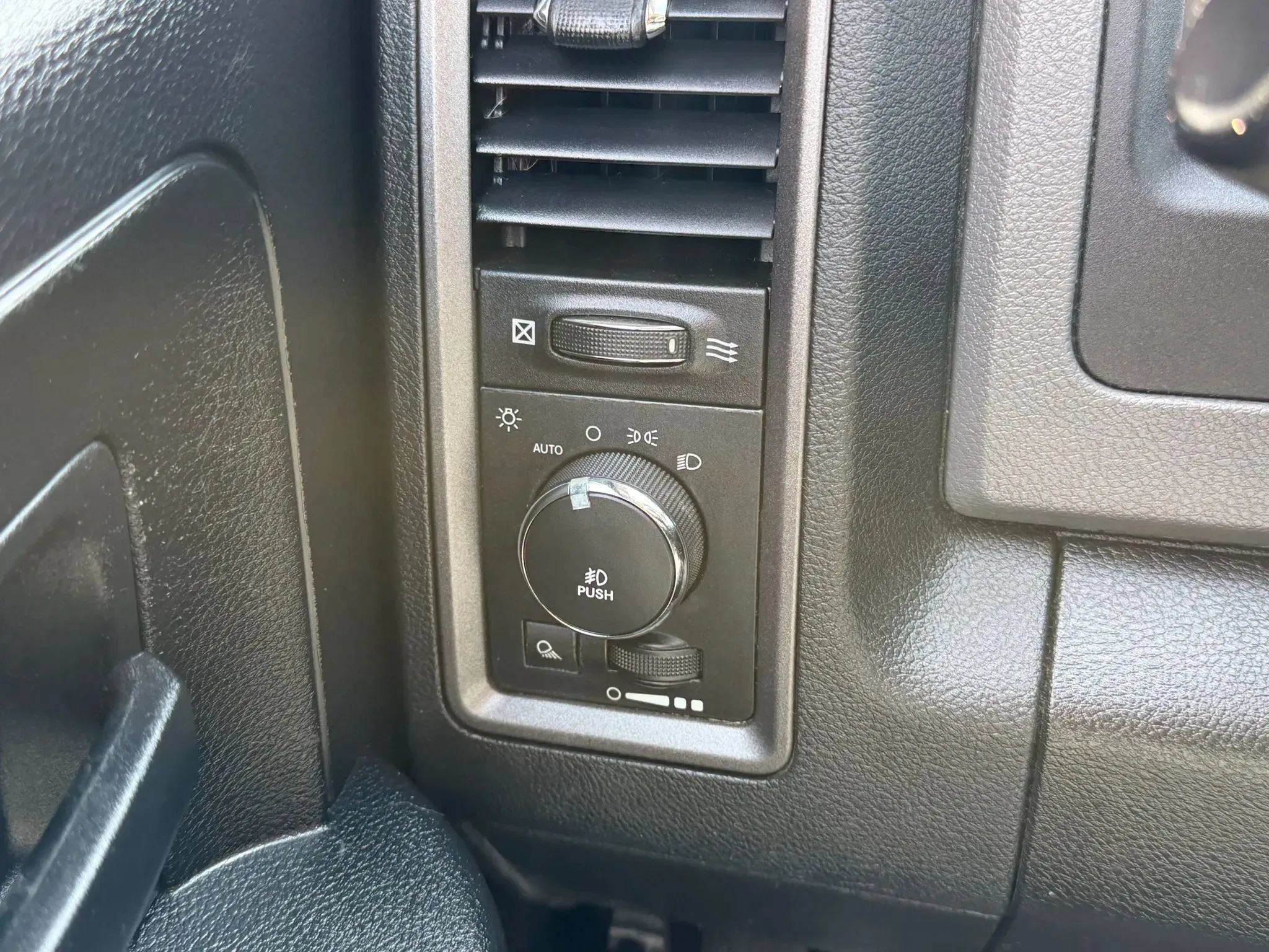 Used 2013 RAM 1500 Express AWD/4WD image 21