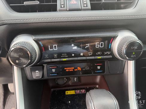 Used 2022 Toyota RAV4 Limited FWD image 20