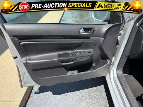 Used 2014 Volkswagen Jetta SE FWD image 34