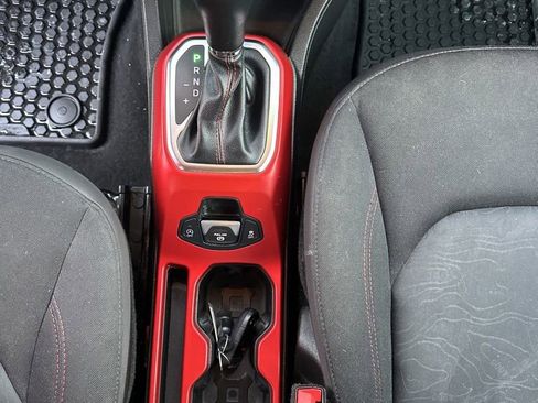 Used 2019 Jeep Renegade Trailhawk image 26