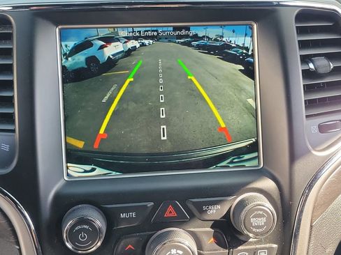 Used 2018 Jeep Grand Cherokee Laredo image 27