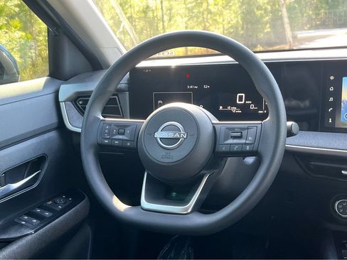 Used 2025 Nissan Kicks SV FWD image 10